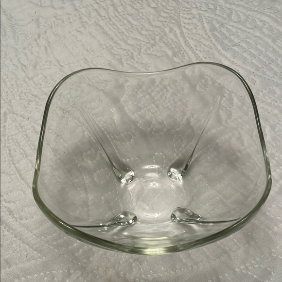 Vintage Anchor Hocking Clear Glass Bowl with Teardrop Feet Excellent Condition - Picture 1 of 5